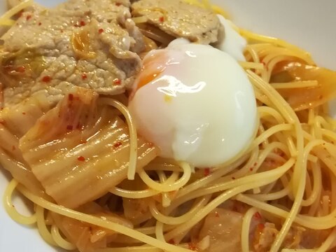 フライパン一つで☆豚キムチのパスタ温玉のせ